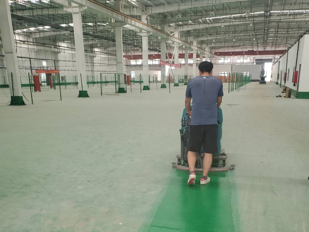 地下車庫使用洗地機(jī)時應(yīng)注意什么？