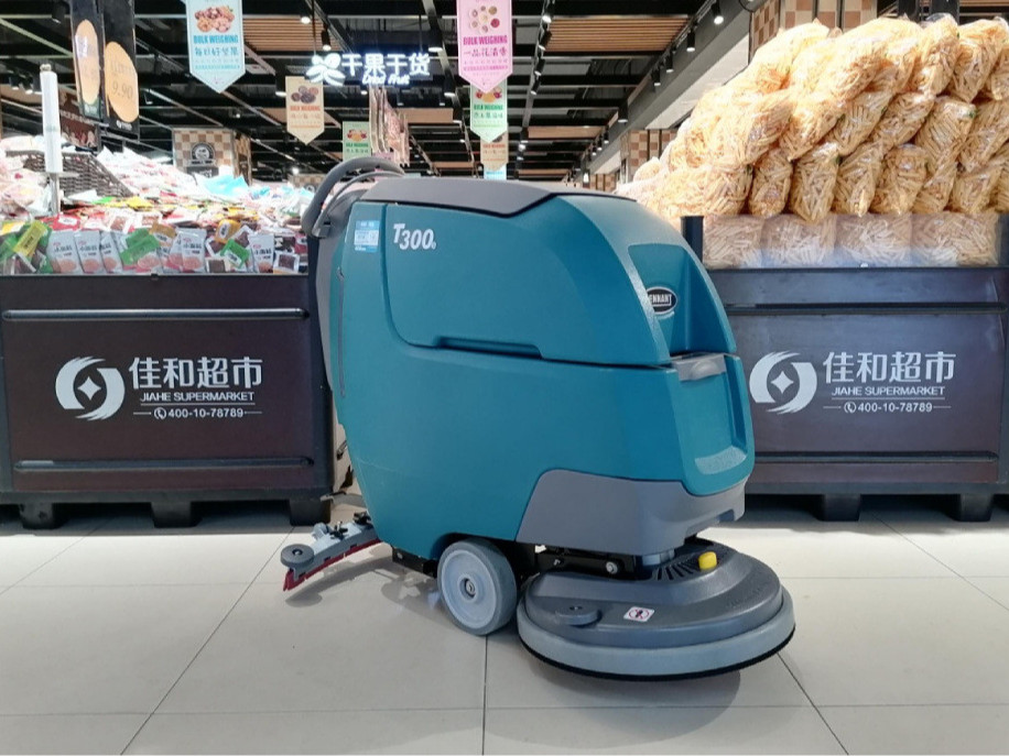 雨雪天氣地面濕污，超市該如何處理？