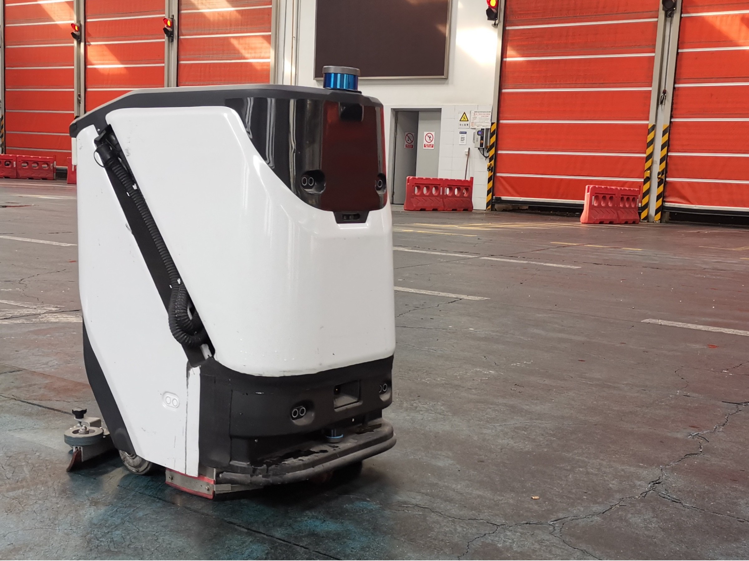 制造業(yè)老板必看：一臺洗地機(jī)，年省近20萬？保潔成本該這么算