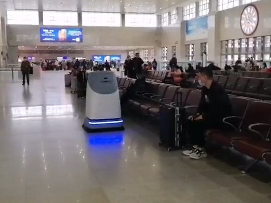 坦力無人大型掃地機“下凡”，車站清潔難題一鍵 “飛升”
