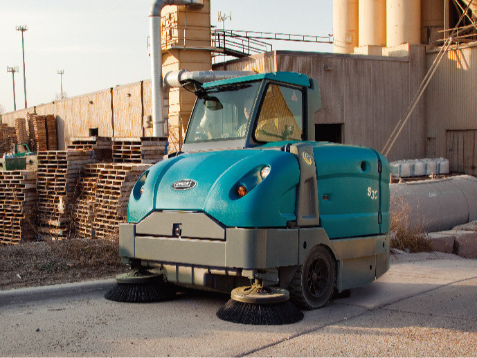 一年無休的環(huán)衛(wèi)工人，寒冬里要這樣使用掃地機(jī)