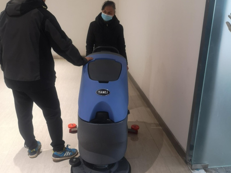 為什么餐廳需要使用洗地機(jī)？