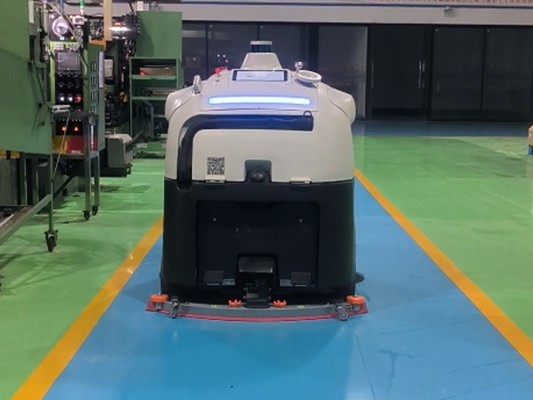 4 升水箱與 42 升水箱的較量，工業(yè)掃地機(jī)器人大揭秘！