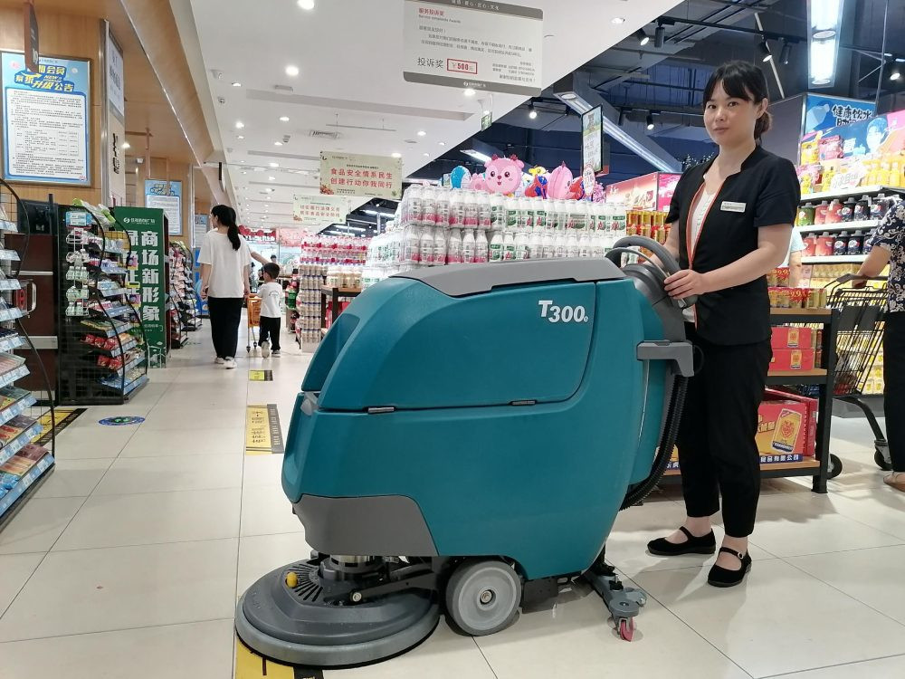 商場(chǎng)清潔，少不了這幾位“功臣”