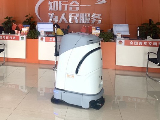 這臺工業(yè)用自動掃地機(jī)器人成清潔大贏家，一棟樓都被它 “征服”