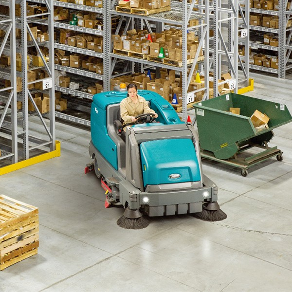 坦能電瓶驅動駕駛式掃洗一體機M17