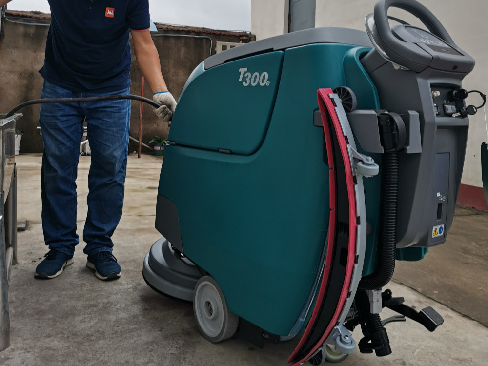 工廠車間洗地機(jī)的保養(yǎng)手冊(cè)看這里！