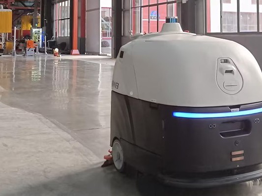 坦力工業(yè)用洗地機(jī)器人：我能與AGV互聯(lián)，解決企業(yè)清潔難題