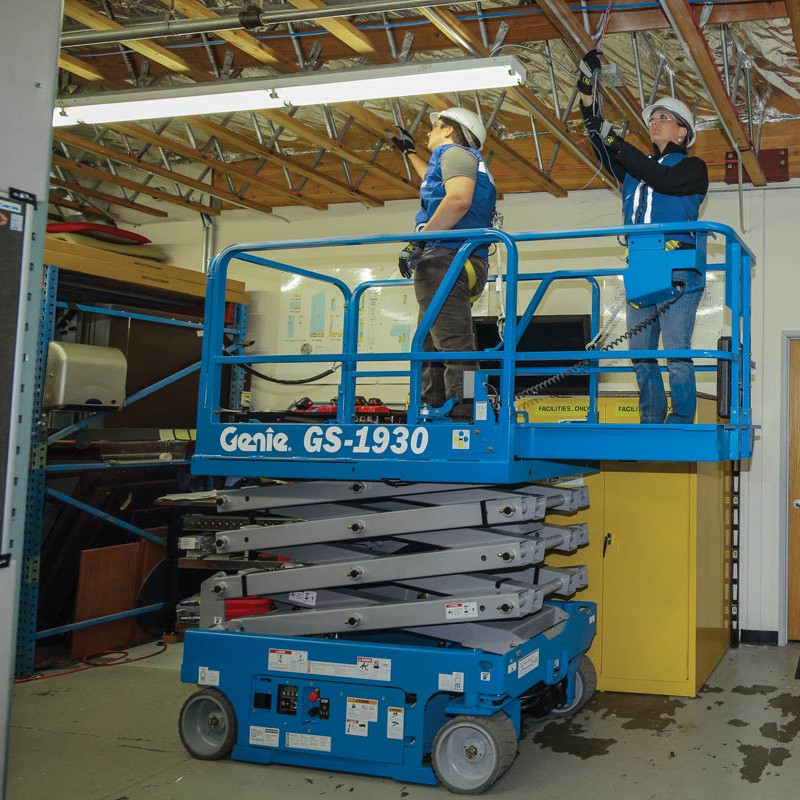 剪型高空作業(yè)平臺(tái)GS-1932 與 GS-1932 電動(dòng) 剪型高空作業(yè)平臺(tái)gs-1930-1